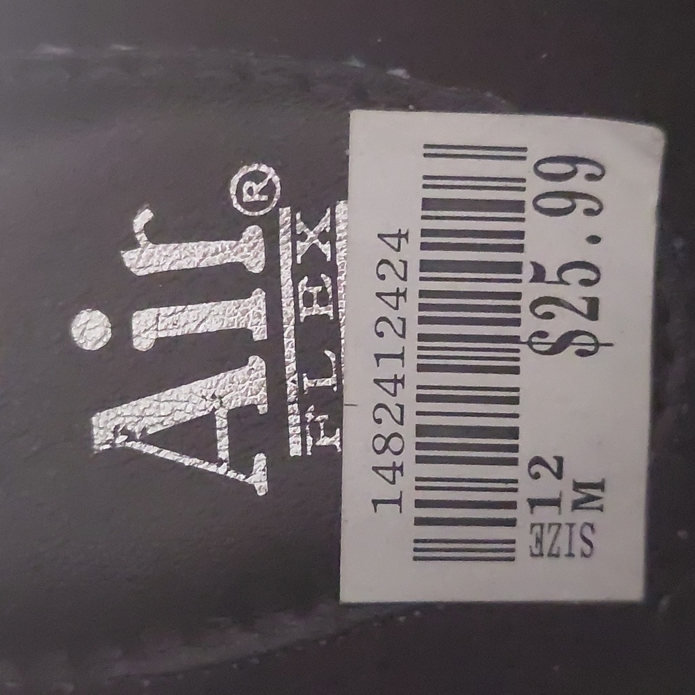Air walk women's Brown shoes NWT never worn. Size 12M with 2 inch heel. - Picture 7 of 7